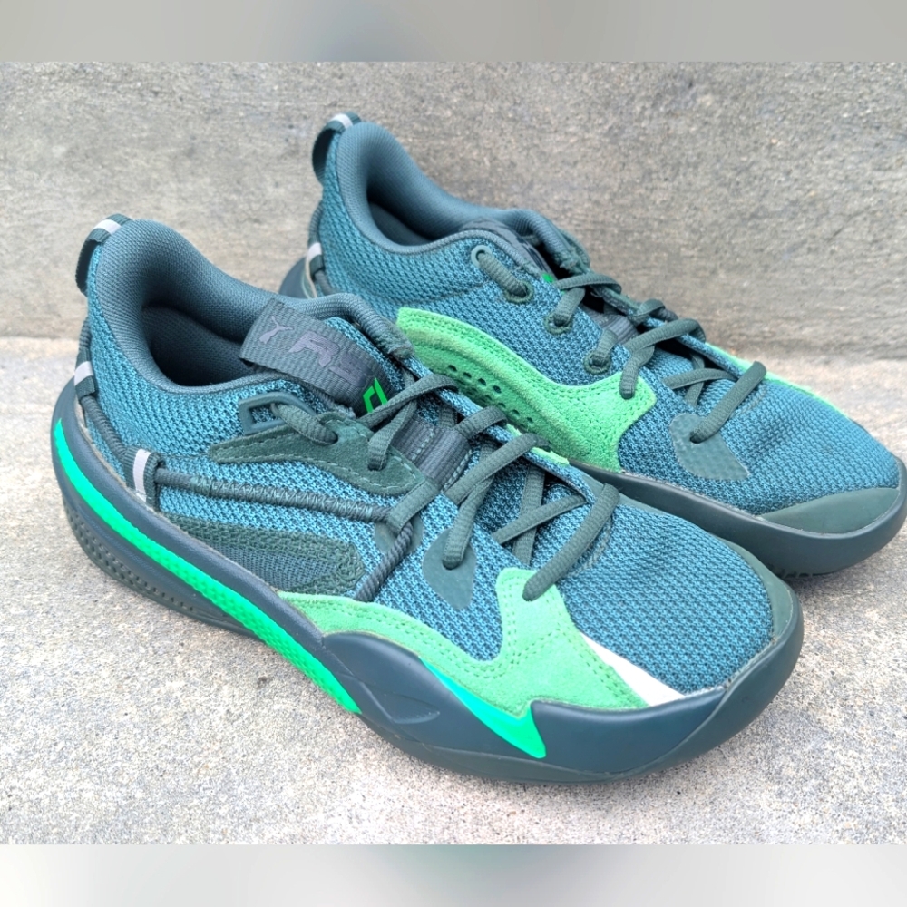 *Like New* Kids Puma Teal and Dark Green Athletic Shoes Size-4.5